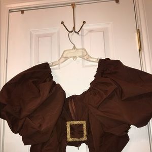 Cropped top with cutout and gold buckle detail